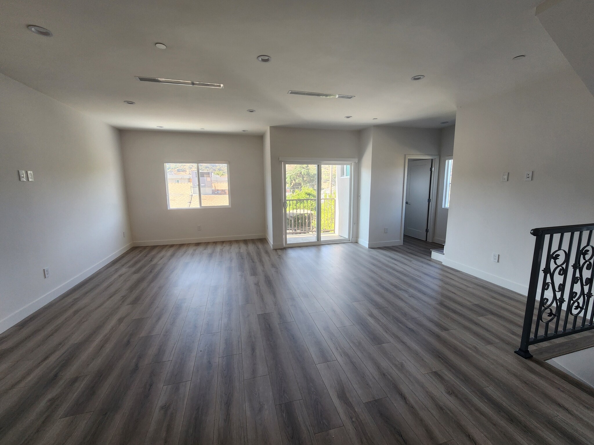 Building Photo - 10146 Fernglen Ave