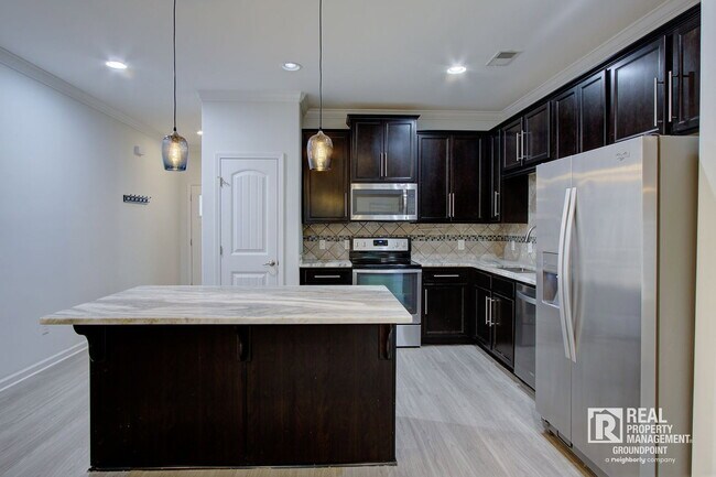 Building Photo - 221 S Lamplighter Ln