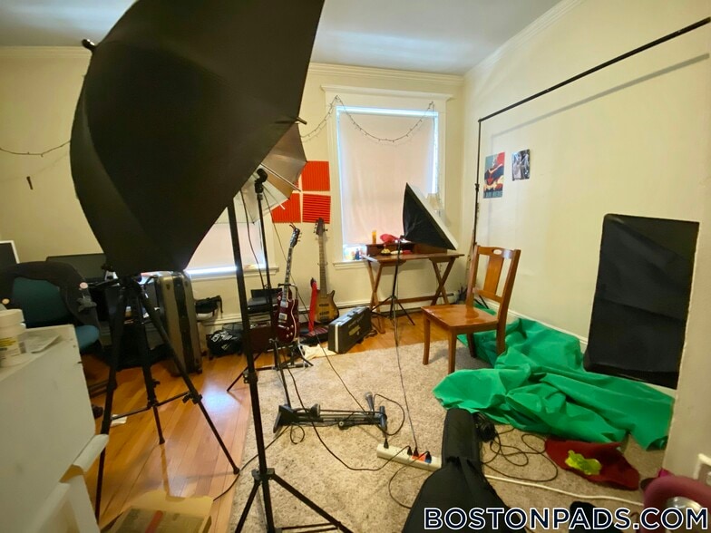 Building Photo - 46 Park Vale Ave