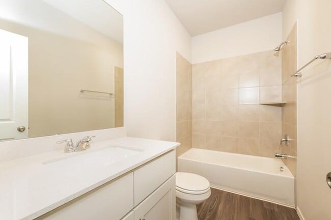 Building Photo - 1810 Dogwood Dr