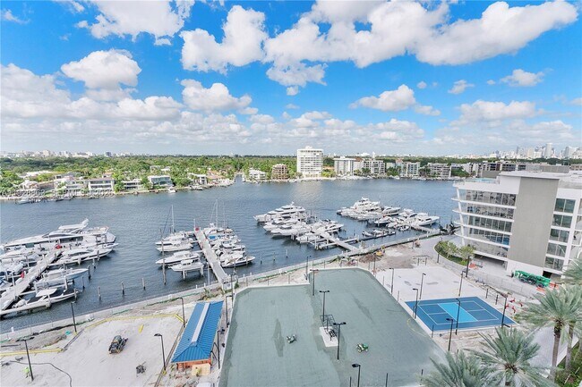 Building Photo - 2 Grove Isle Dr