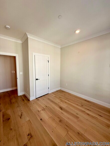 Building Photo - 157 Everett St