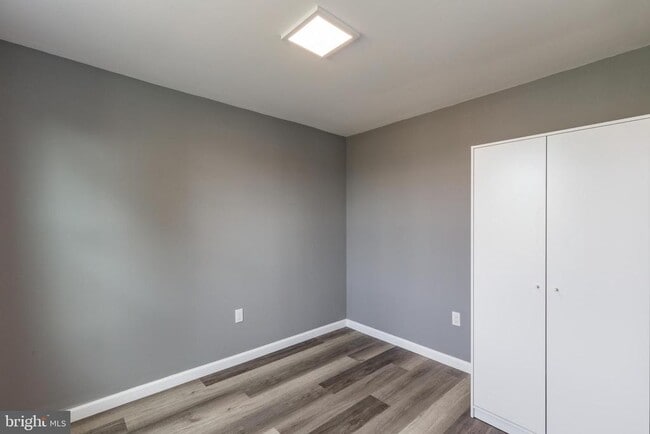 Building Photo - 454 Old Elm St