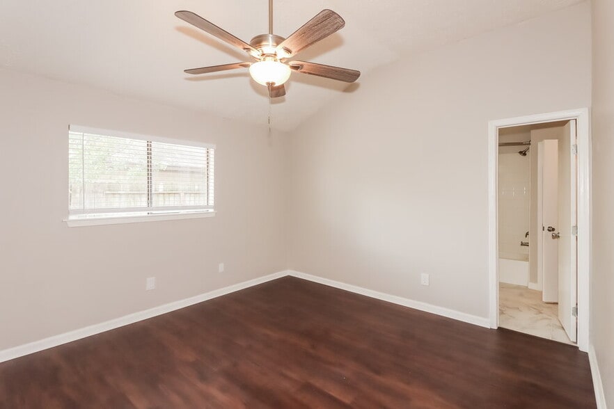 Building Photo - 20810 Union Park Dr