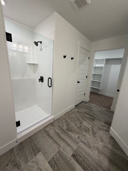 Building Photo - 4391 Templar Dr