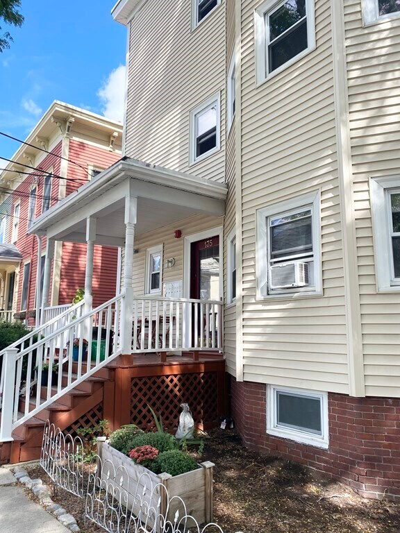 Building Photo - 135 Central St