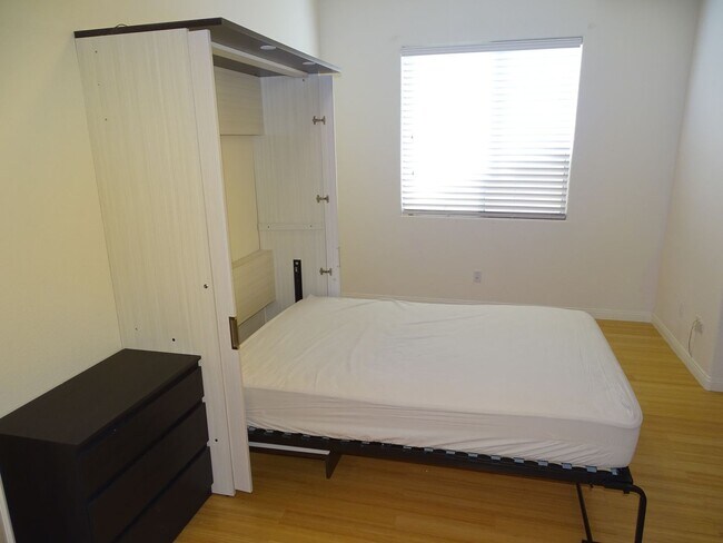 Building Photo - 5 BED Summerlin home w/ 1ST FLOOR BED AND 3/4 BATH