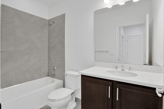 Building Photo - 585 Sanderling Cir