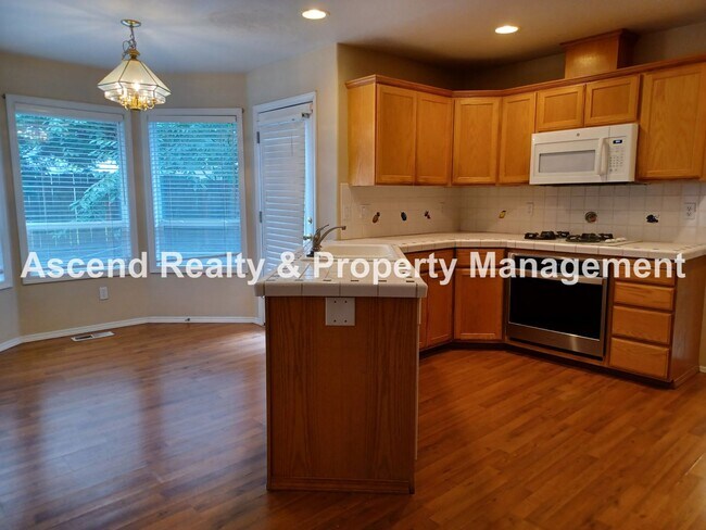 Building Photo - 3 Bed on CuldeSac Close to Intel, Orenco S...