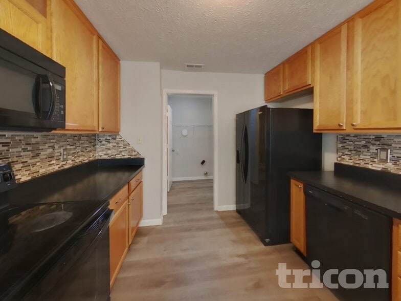 Building Photo - 569 Stobus Dr