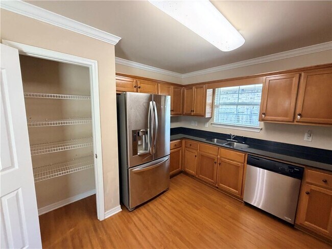 Building Photo - 9646 Estate Dr