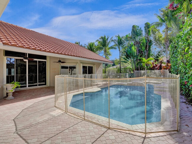 Building Photo - 762 Crescent Way