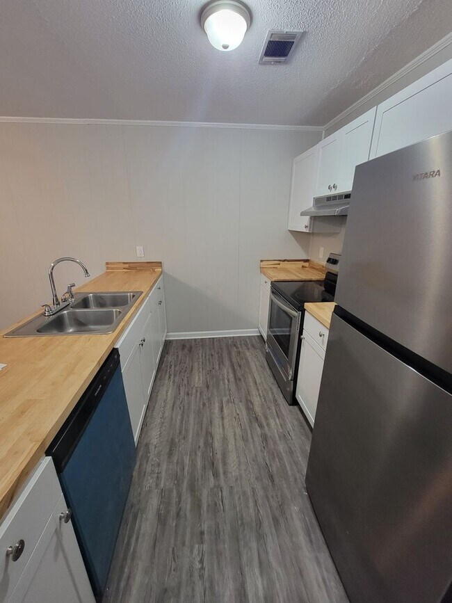 Building Photo - ~1530 Whitney Street