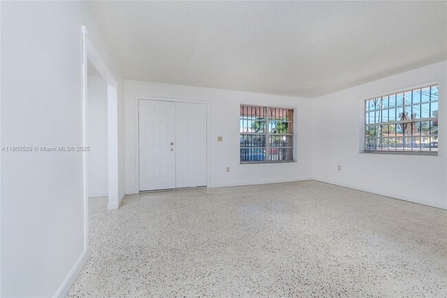 Building Photo - 3076 SW 17th St