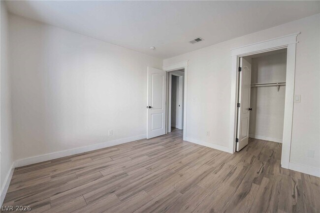 Building Photo - 7300 W Pirates Cove Rd