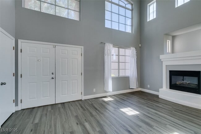 Building Photo - 9157 S Sleeping Tree St