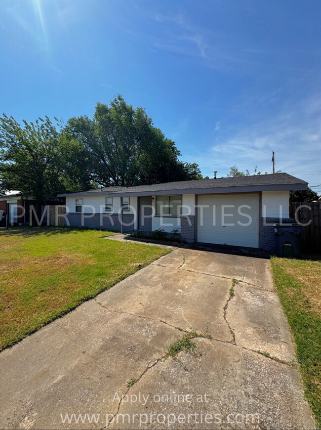 Building Photo - 3 Bed 2 Bath - House