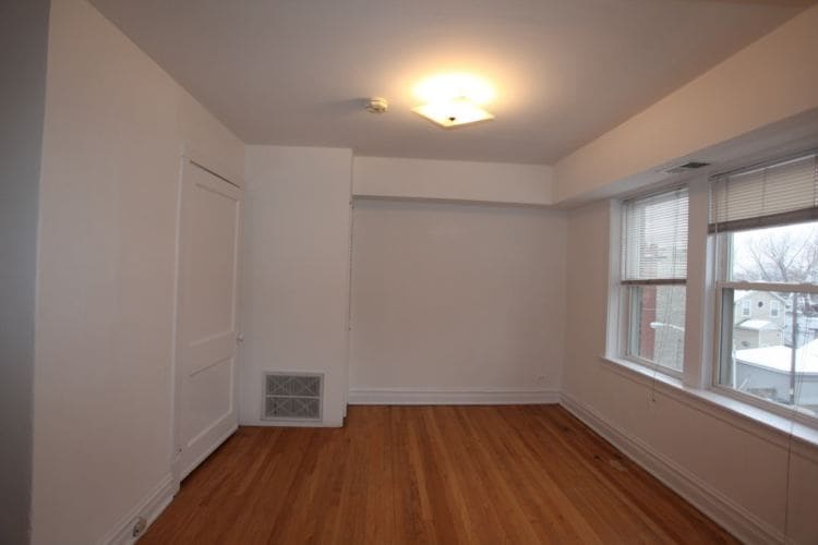 Building Photo - 3052 W Berteau Ave