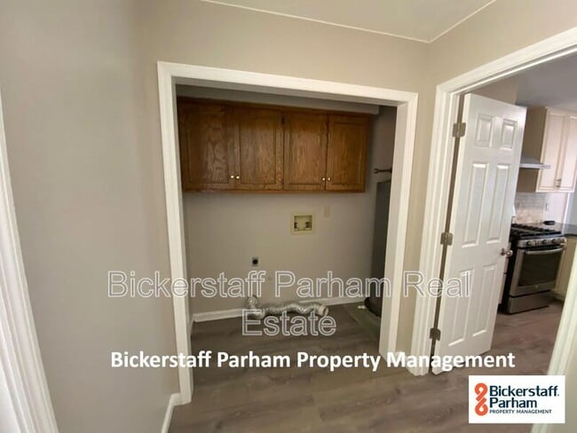 Building Photo - 220 Saddlebrook Trail