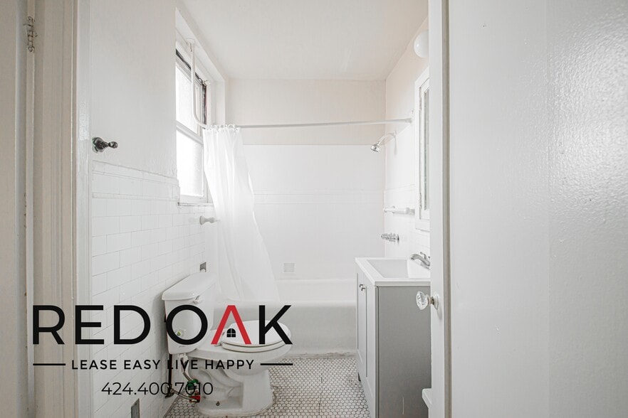 Building Photo - 335 S Berendo St