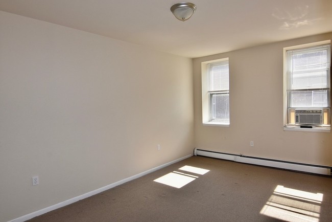 Building Photo - 4414 Walnut St