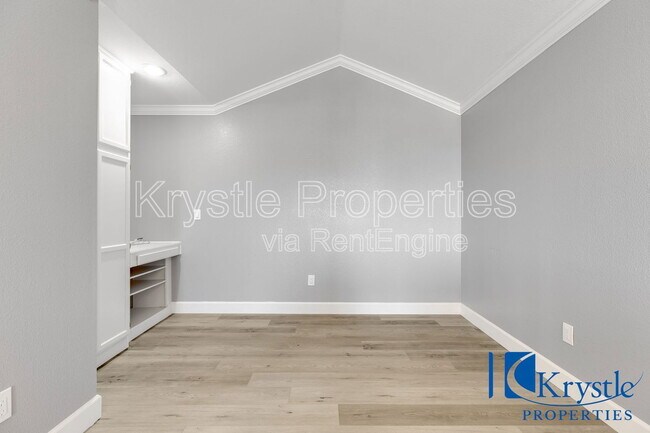 Building Photo - 20 Knoll Dr