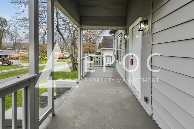 Building Photo - 638 Wesley Dr