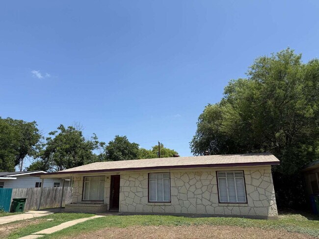 Building Photo - 419 Rosemont-