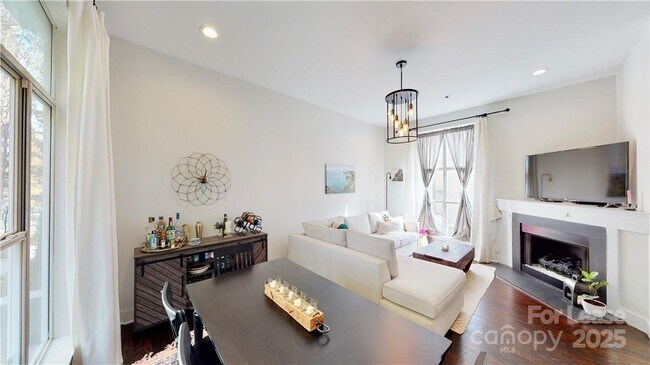 Building Photo - 2058 Atherton Heights Ln