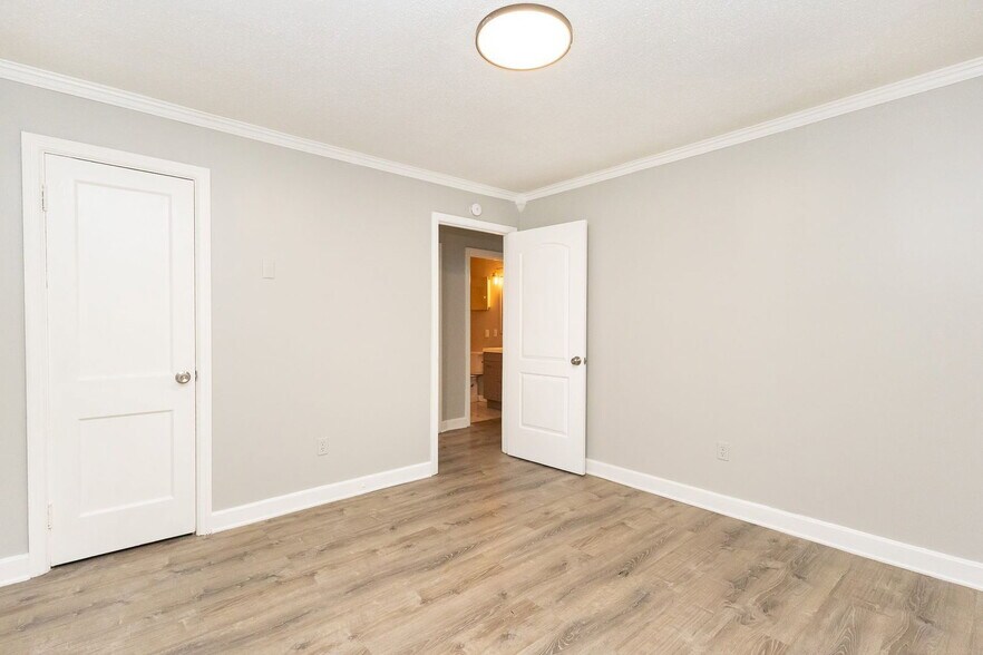 Building Photo - 1635 Dogwood Dr