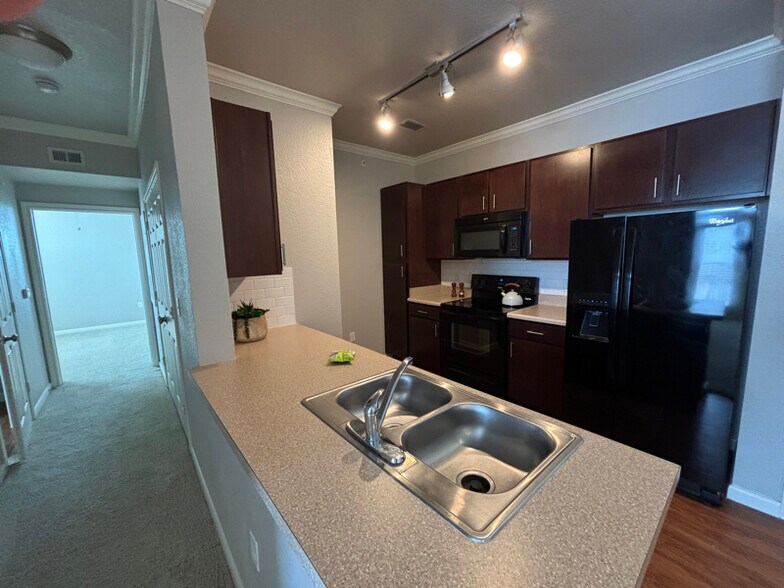 Primary Photo - 1811 Medical Pkwy