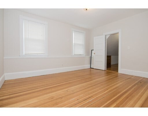 Building Photo - 72 Ashford St