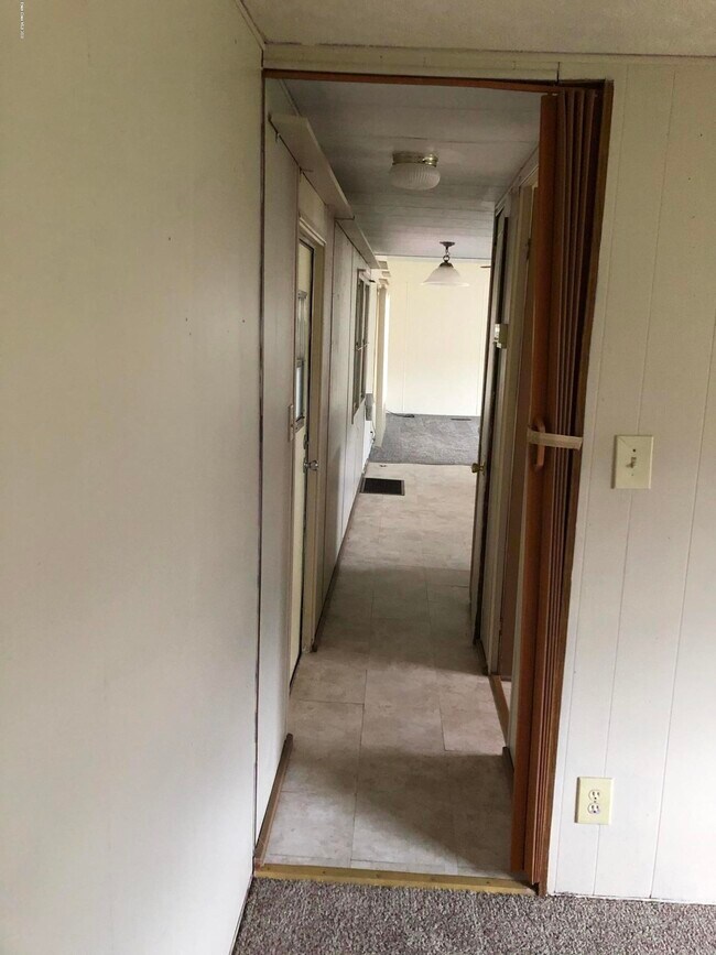 Building Photo - 215 Holiday Park Blvd NE