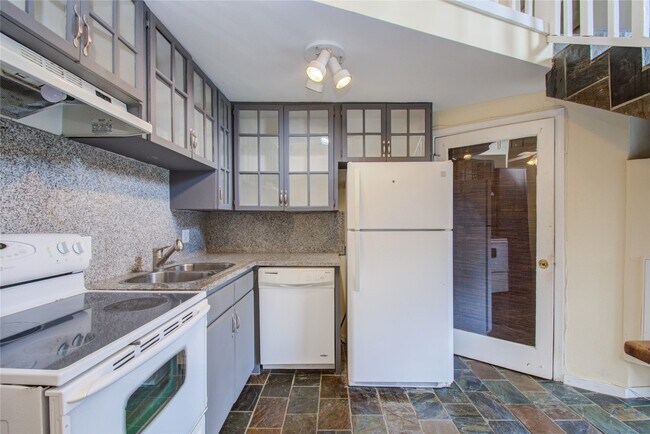 Building Photo - 5313 Palmetto St