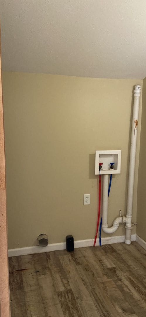 Building Photo - 2 BR/1.5 Bath Single Family Home In Goshen!