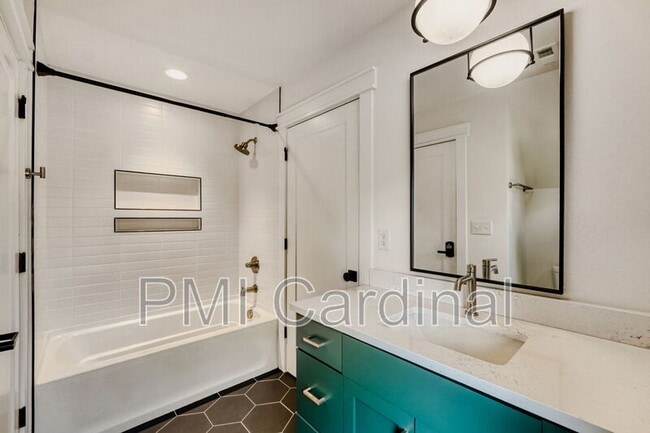 Building Photo - 3121 Colyer Pl