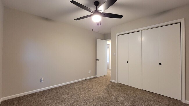 Building Photo - 1601 Coventry Dr