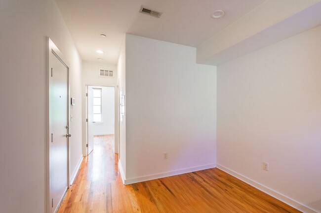 Building Photo - 1642 N Marshall St