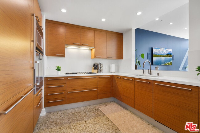 Primary Photo - 900 W Olympic Blvd