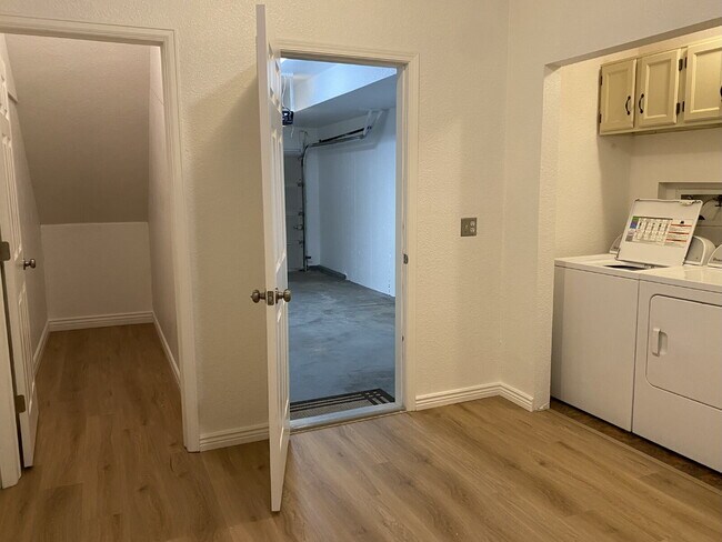 Building Photo - **Move in Specials, $$ off rent!* *Beautifully remodeled townhome near Cherry Creek Trail!