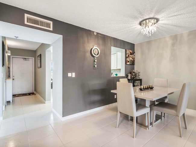 Building Photo - 14527 Bonaire Blvd