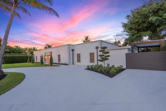 Building Photo - 391 W Riverside Dr