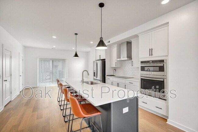 Building Photo - 236 Somerset Acrs Dr