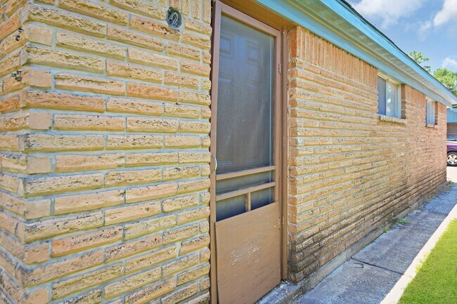 Building Photo - 2507 Delano St