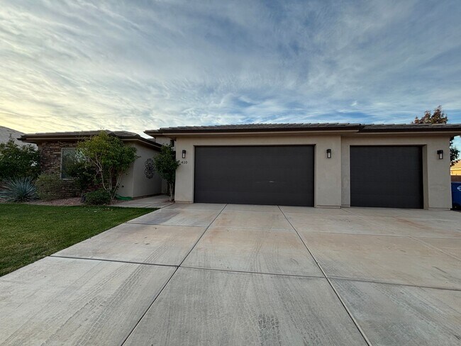 Building Photo - SPACIOUS SINGLE LEVEL HOME IN WASHINGTON F...