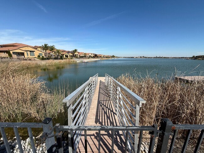Building Photo - Lake front single story home in gated community!