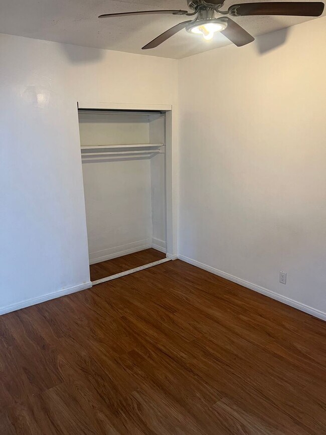 Building Photo - E1077F