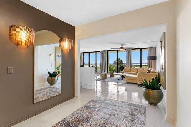 Building Photo - 4050 N Ocean Dr
