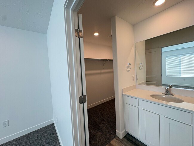 Building Photo - FOUR BED HOME AVAILABLE NOW