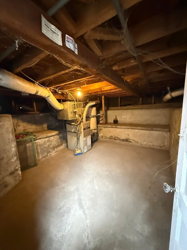 Building Photo - 1364 N Wilson Ave